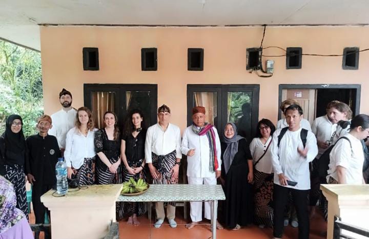 7 Perwakilan Negara Kunjungi Wewengkon Adat Kasepuhan Cibarani Lebak Banten
