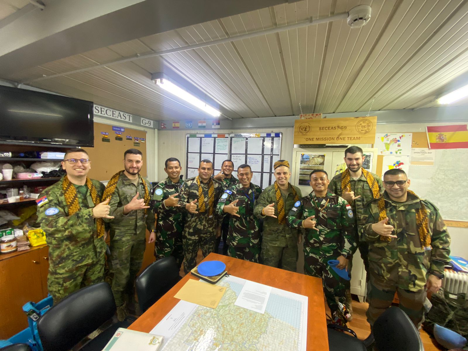 Blangkon Indonesia dan Dewi Shinta Berlaga Di Sector East UNP 7-2 UNIFIL Lebanon Selatan.