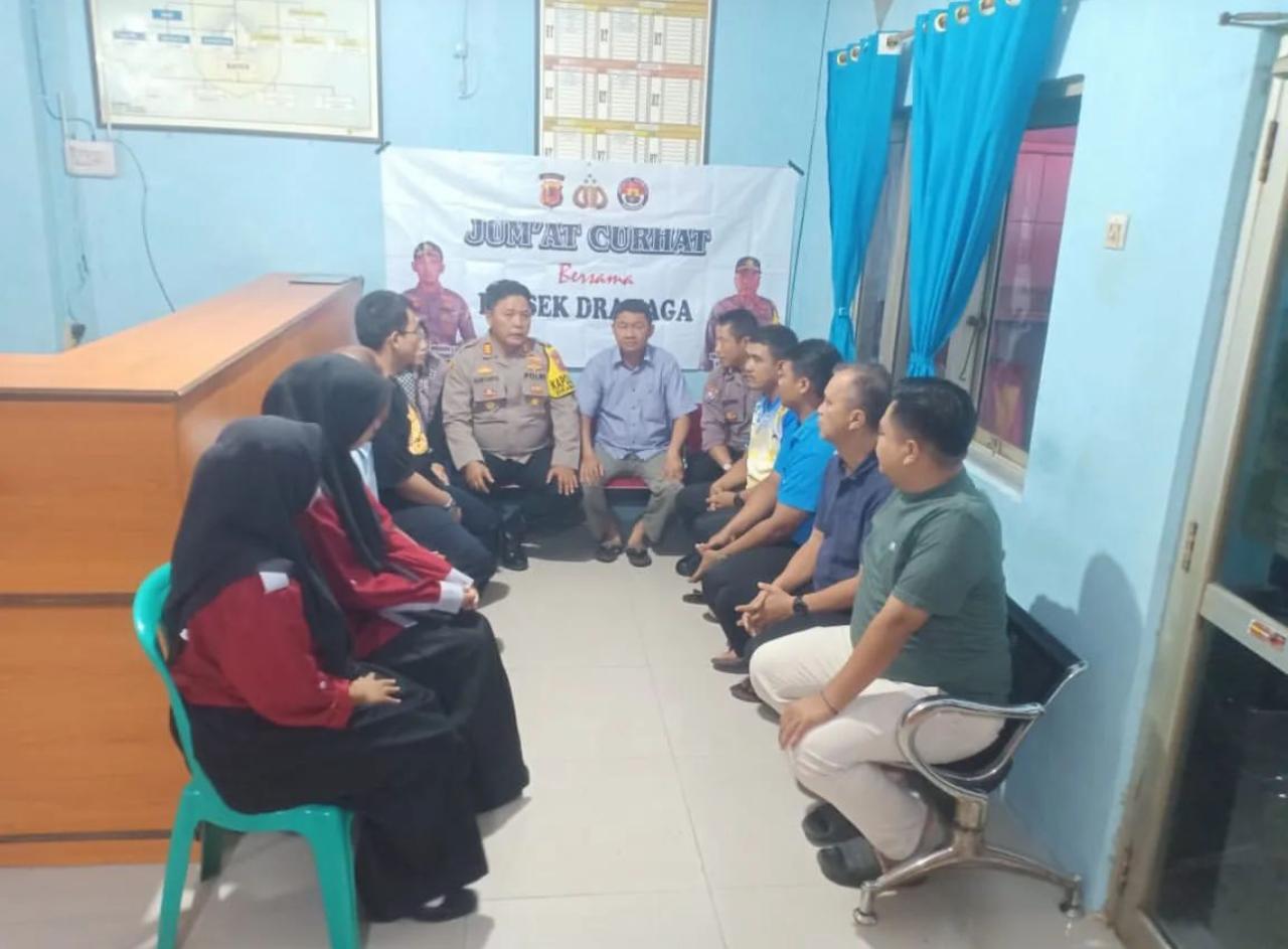 Jum’at Curhat Bersama Kapolsek Dramaga Jemput Bola Dalam Melayani Warga Masyarakat Untuk Mencari Solusi Permasalahan