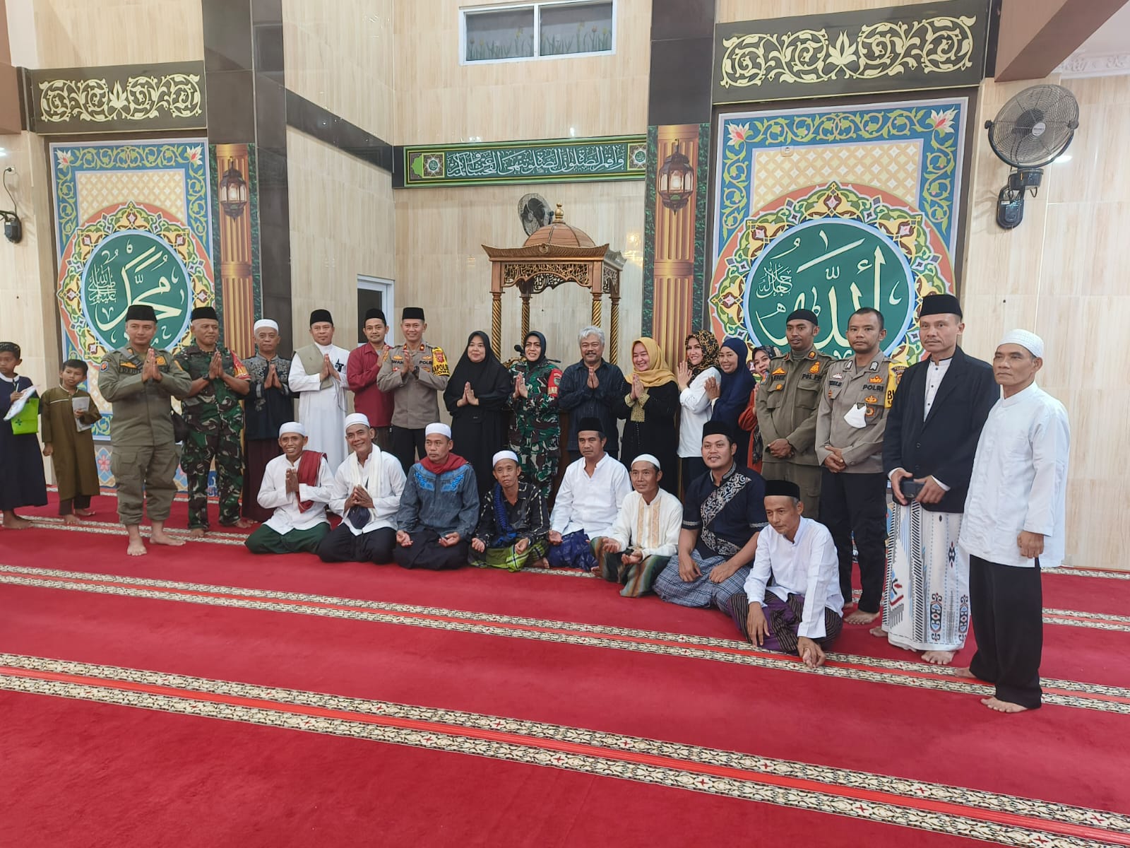 Wilayah Hukum Polsek Ciomas Giat sholat terawih keliling(TARLING) Sebagai Wujud Silahturahmi Dan Jalin Sinergitas Kepada Warga Masyarakat