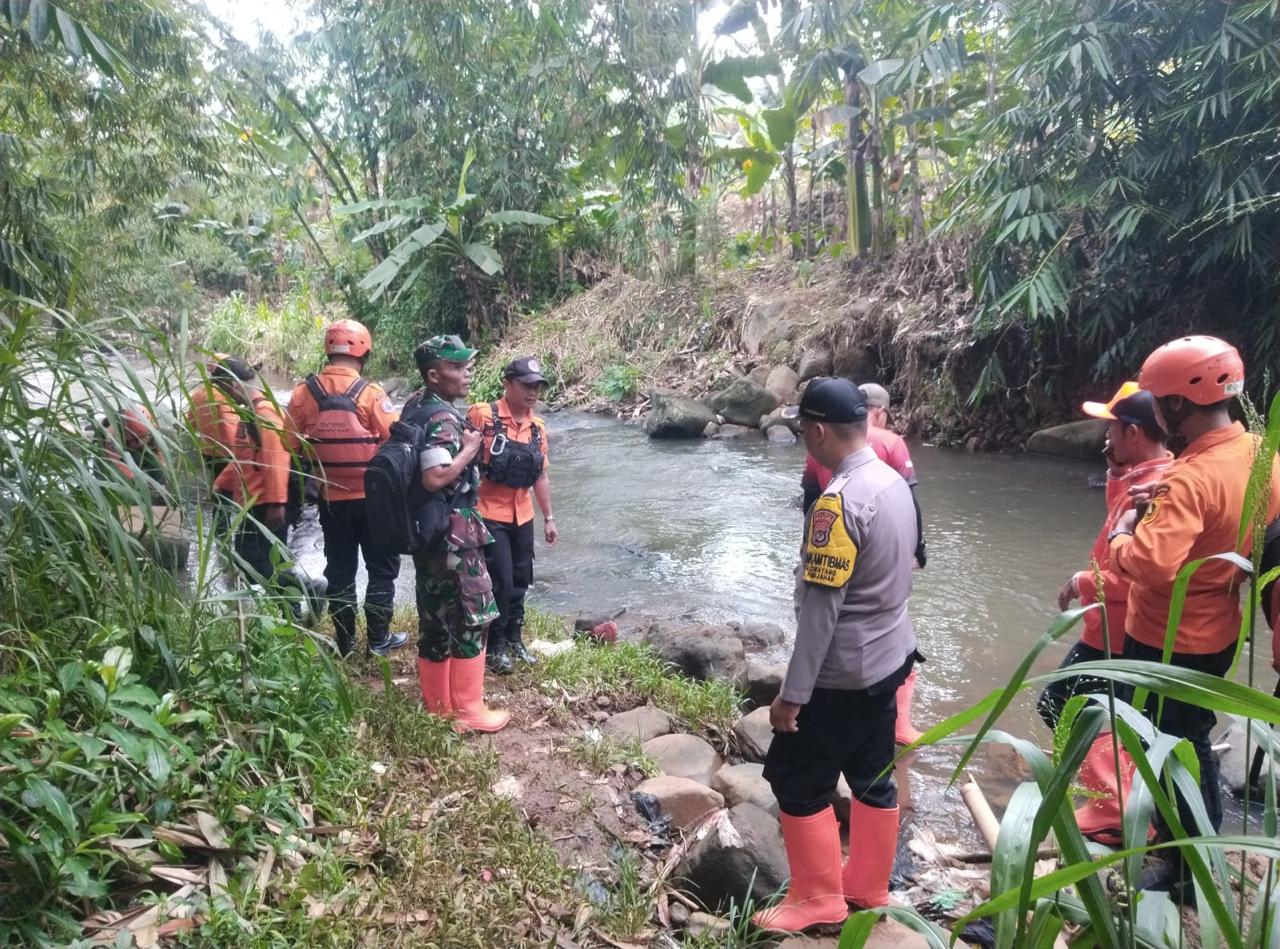 Pencarian Korban Hanyut di Sungai Ciaruteun Masih Belum Membuahkan Hasil, Polsek Cibungbulang Bersama Instansi Terkait Terus Berusaha dan Berupaya Pencarian