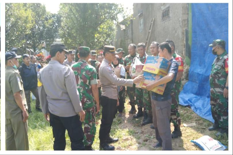 Polsek Ciawi Bersama Forkompicam Lakukan Penanganan Bencana Ambruknya Tembok Rumah di Ciawi, Bogor