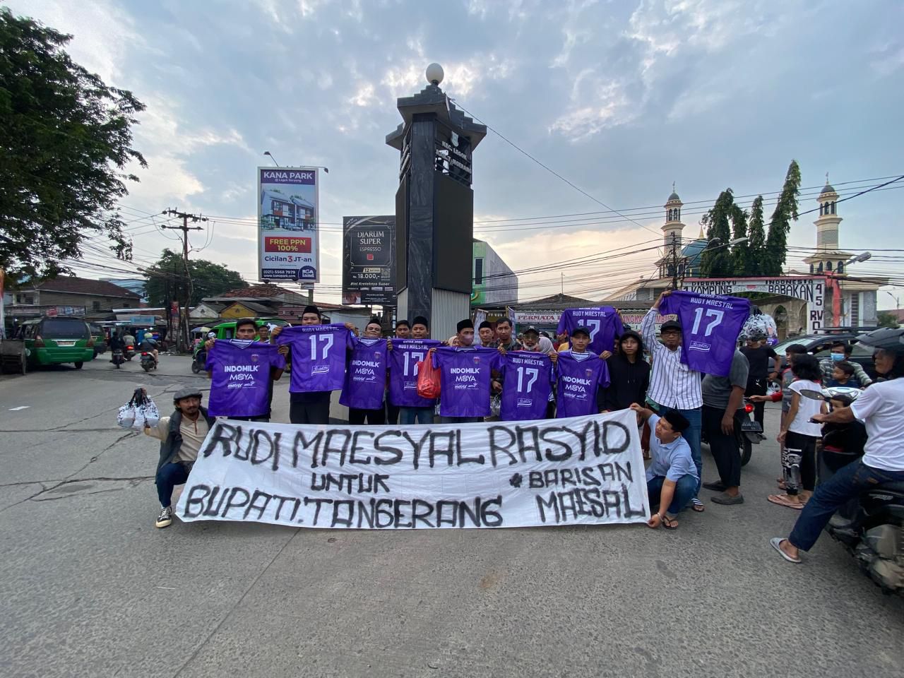 Relawan Barisan Rudi Maesyal (BRM) Bagikan 1.445 Takjil dan Mendukung Mohc Maesyal Rasyid Bupati Tangerang 2024.