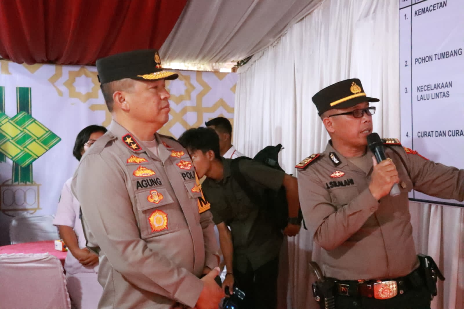 Kapolda Sumut Tinjau Kesiapan Pos Pelayanan Operasi Ketupat Toba 2024 di Pantai Bebas Parapat, Kapolres Simalungun Layani Masyarakat dengan Humanis