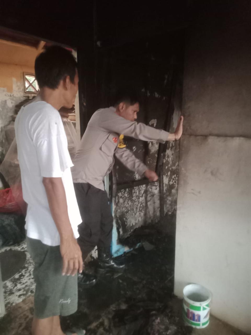 Polsek Ciomas Cek Lokasi Rumah Yang Mengalami Musibah Kebakaran