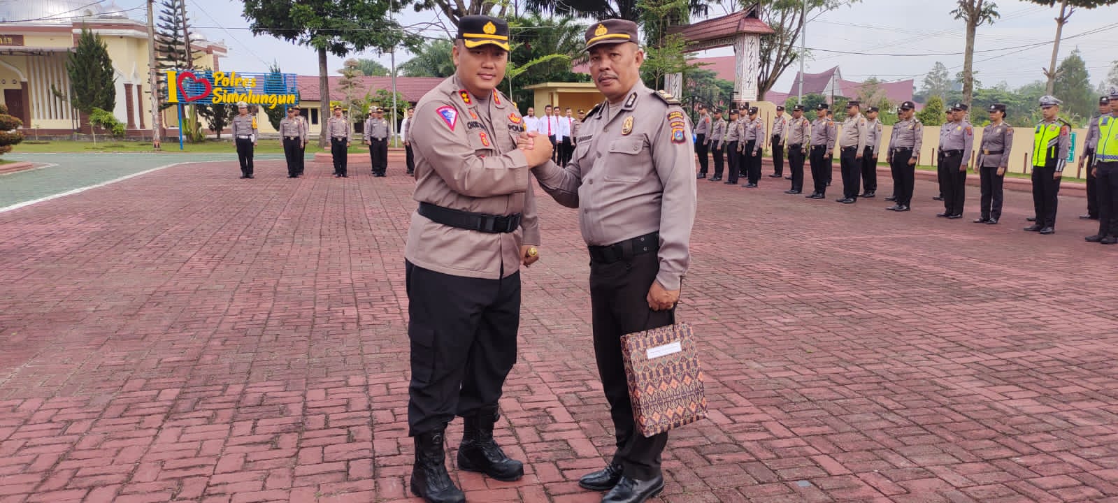 Menghormati Dedikasi, Kapolres Simalungun Pimpin Upacara Pelepasan Purnabakti yang Penuh Haru dan Penghargaan