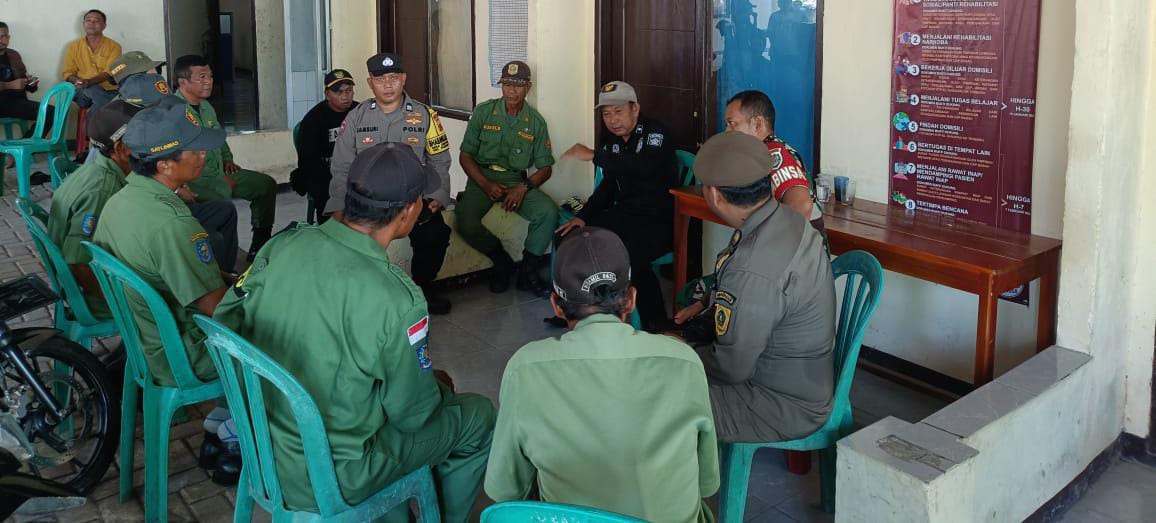 Bhabinkamtibmas Wilayah Hukum Polsek Parungpanjang Sambang Dan Pembinaa Kepada Linmas Berikan Arahan dan Ajak Jaga Kamtibmas.