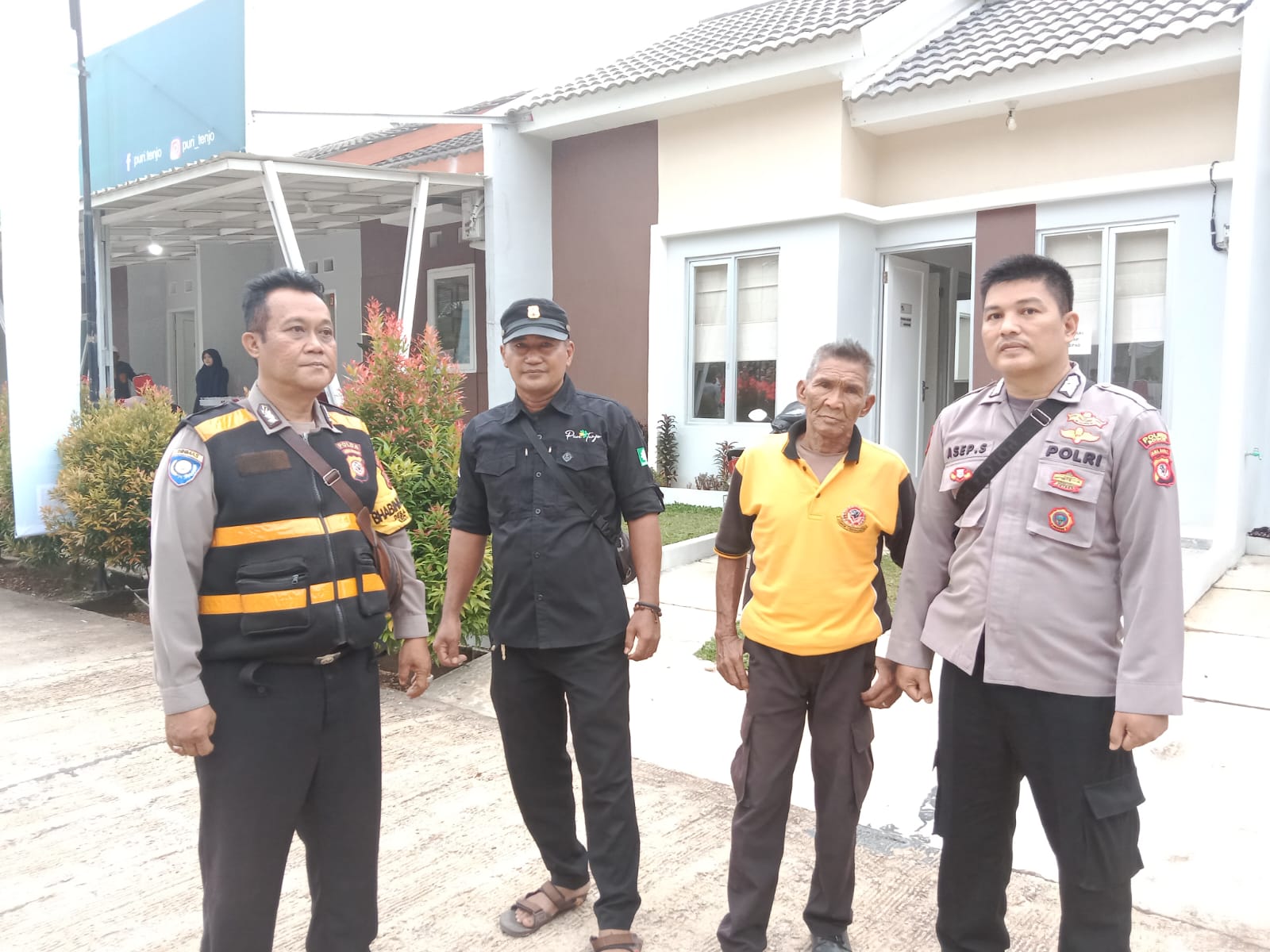 Wilayah Hukum Polsek Tenjo Bhabinkamtibmas Desa Cilaku Samabng Warga,Beri HimbauanKamtibmasKepada Warga Desa Binaan