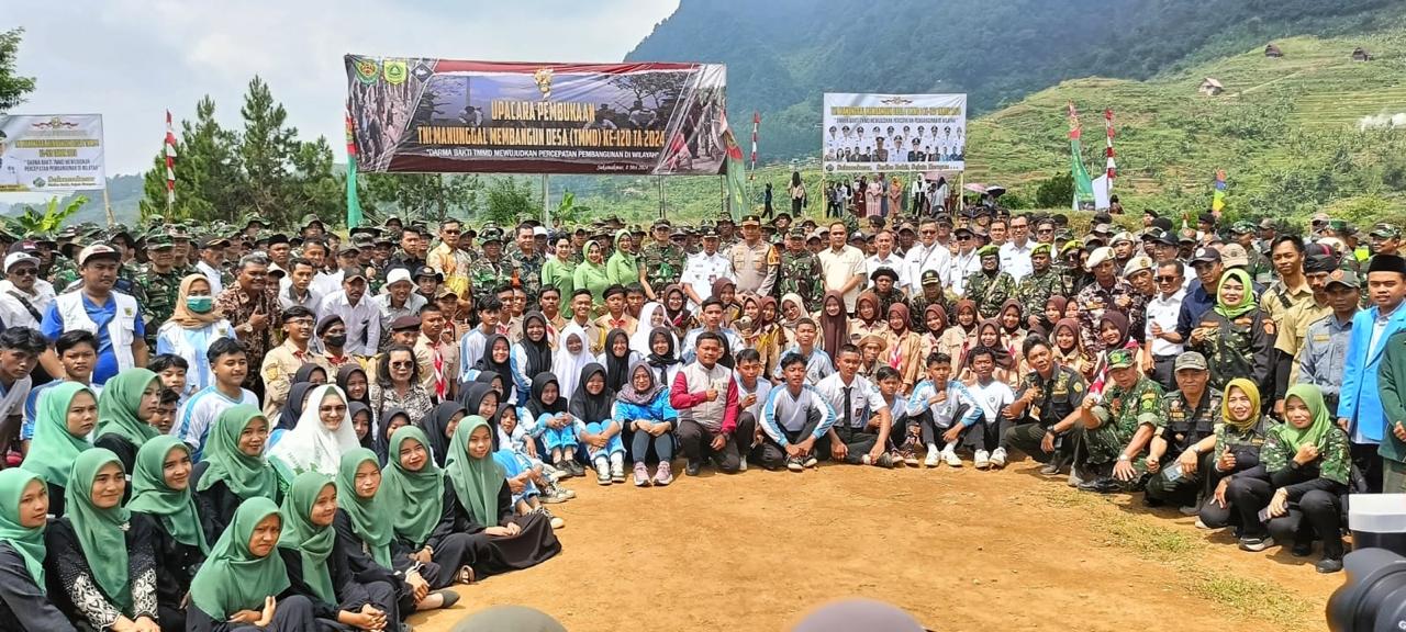 Sinergi Tni Polri Beserta Instansi Terkait Lakukan Pembukaan Upacara TMMD ke 120 Membangkitkan Semangat Gotong Royong