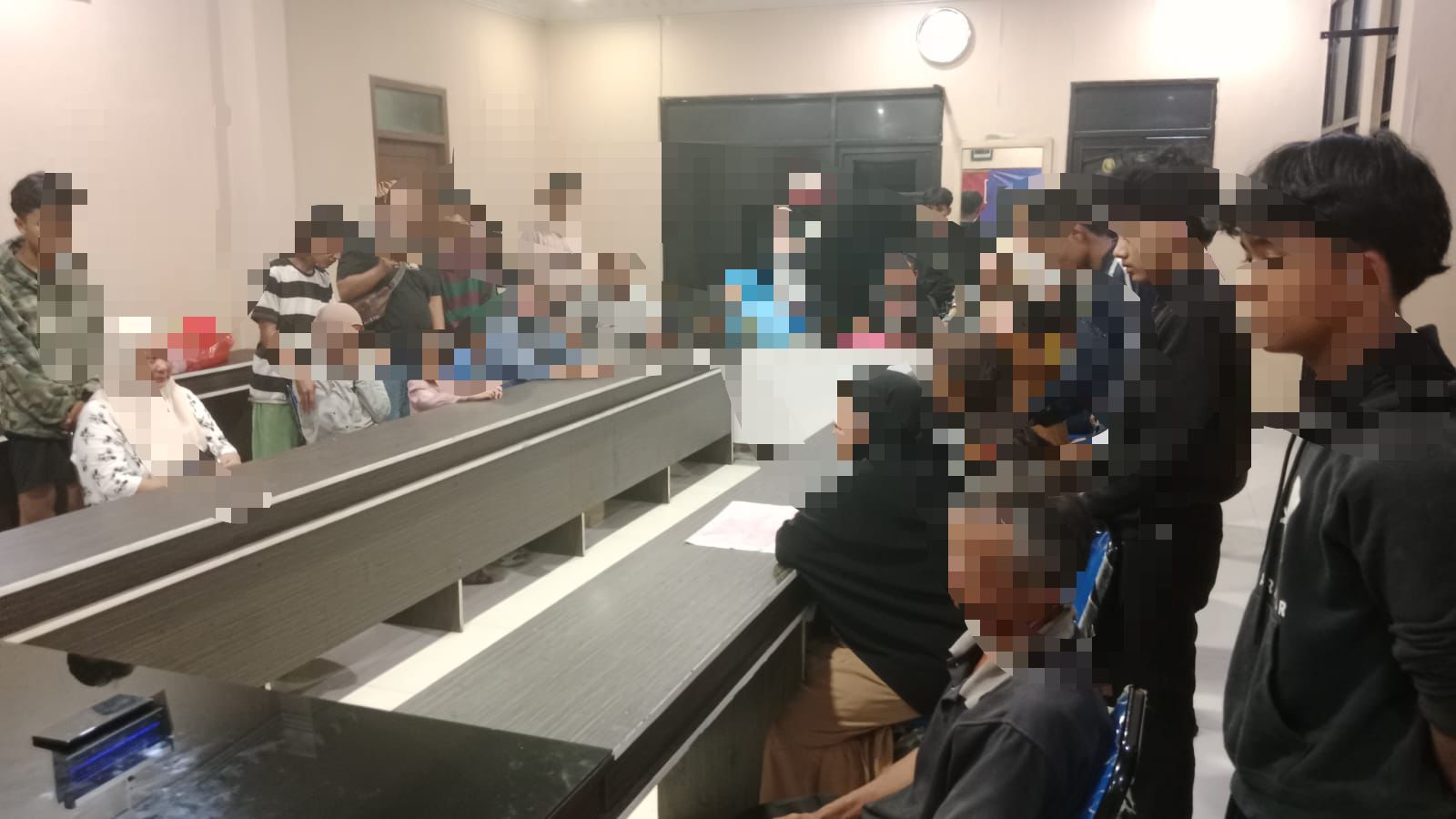 Polsek Cileungsi Berhasil Mengamankan 14 Orang Yang Akan Melakukan Aksi Tawuran Berikut Barang Bukti Sajam Berbagai Jenis