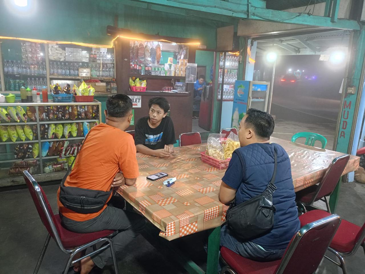 Polsek Cisarua Lakukan Investigasi Tindak Lanjut Penyelidikan Terkait Adanya Penganiayaan di Warung Sate H. Ujang