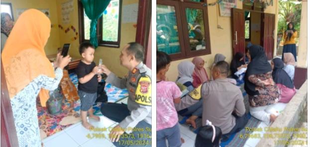 Kapolsek Cidahu Akp Akhmad Suryana Bande Berikan Makanan Tambahan Kepada Anak anak, Cegah terhadap Stunting