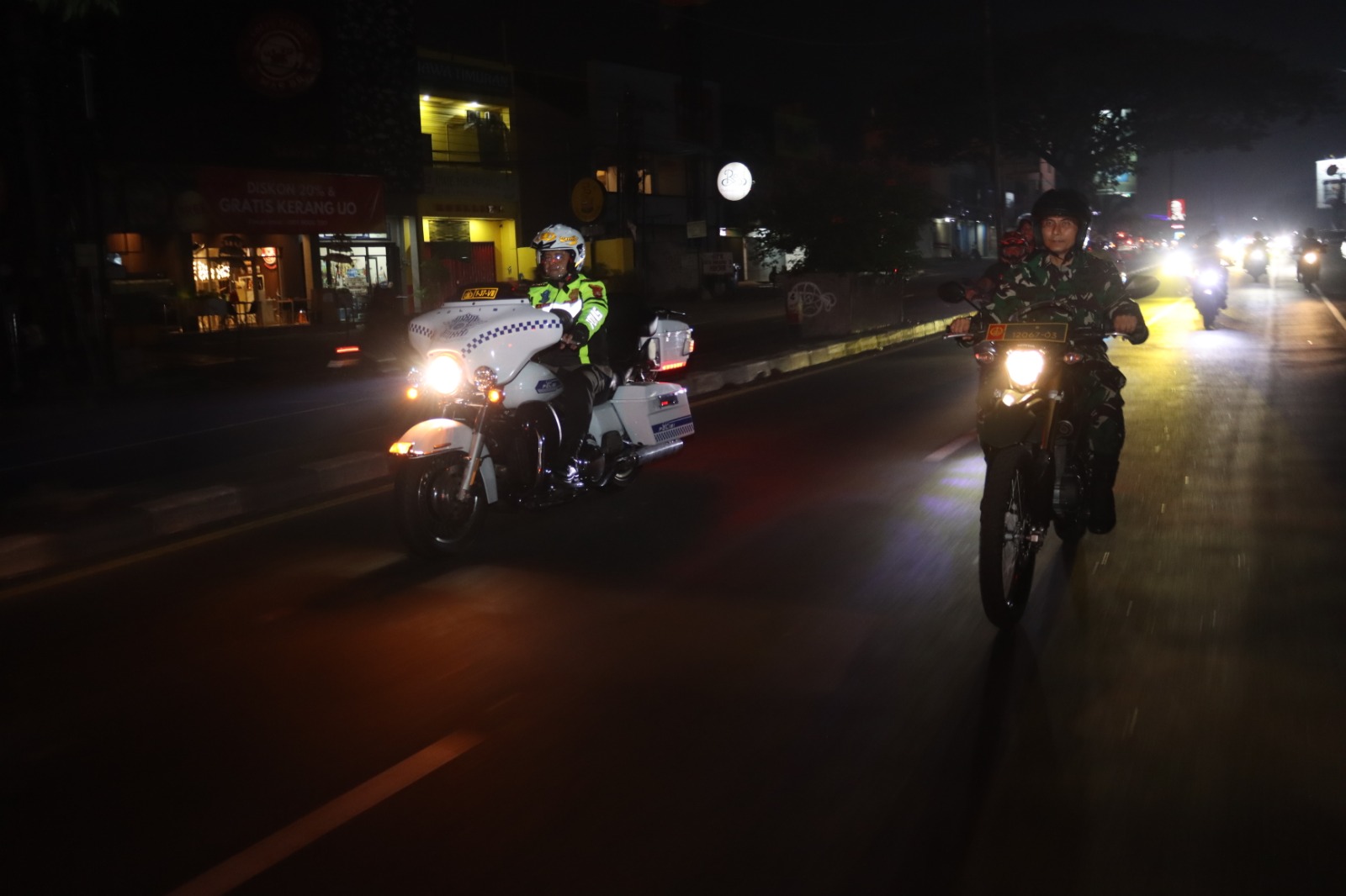 Kapolres Metro Depok Terjun Langsung Pimpin Patroli Gabungan Guna Mencegah Tindak Kejahatan