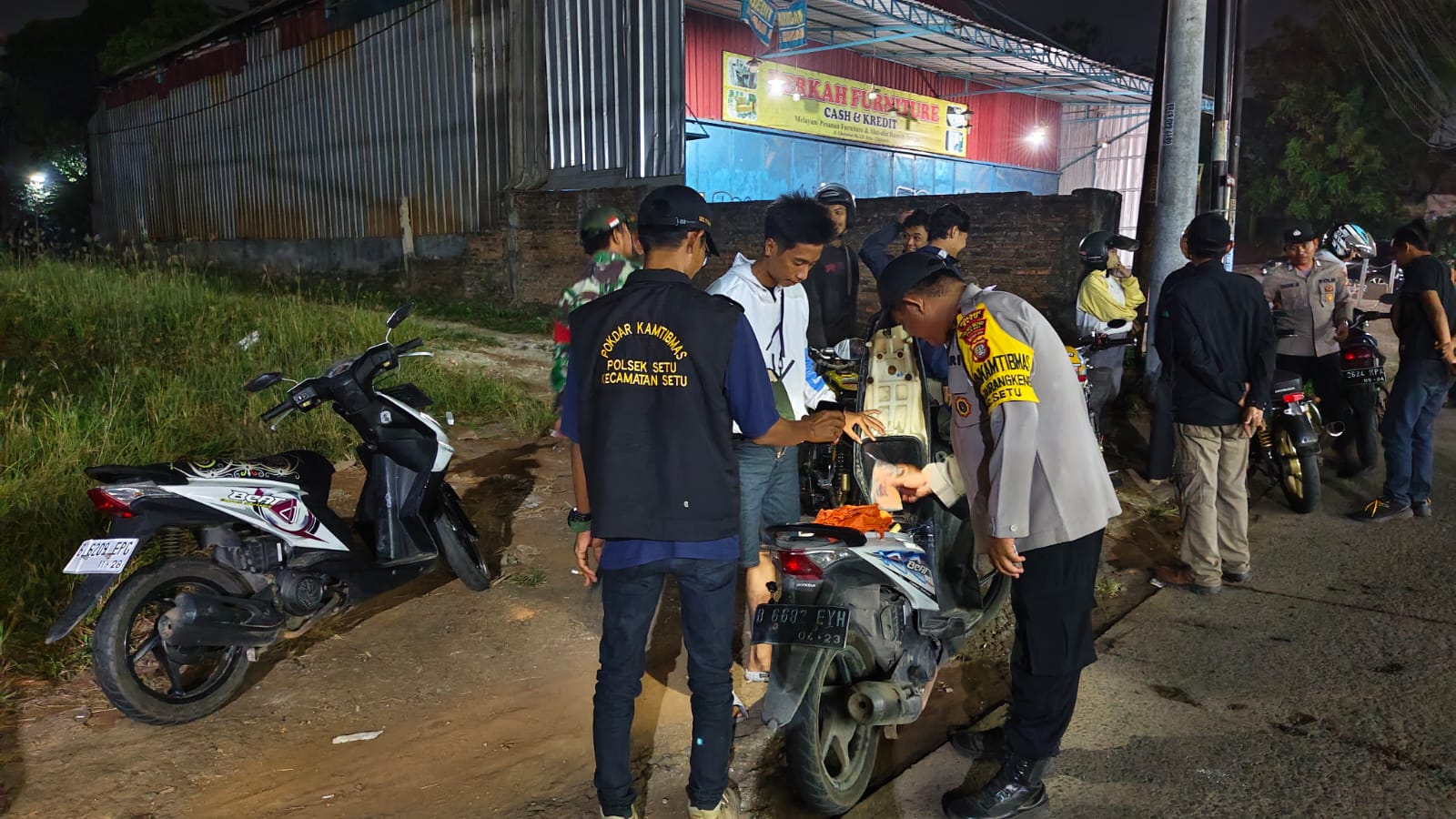 Tingkatkan kondusifitas Keamanan Di Malam Hari, Polsek Setu Laksanakan Operasi Kejahatan Jalanan Dan Patroli Keliling
