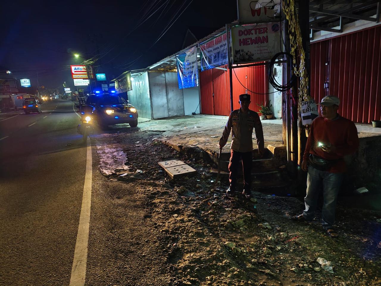 Polsek Ciampea Amankan Dua Diduga Gangster Berikut Barang Bukti Senjata Tajam