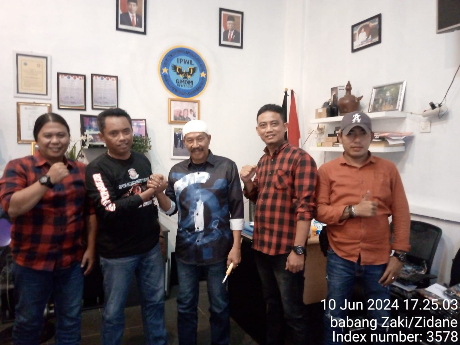 Kades leuwi Batu H. Muhamad Sidik Silahturahmi Ke kantor DPW IPWL GMDM Bogor Raya