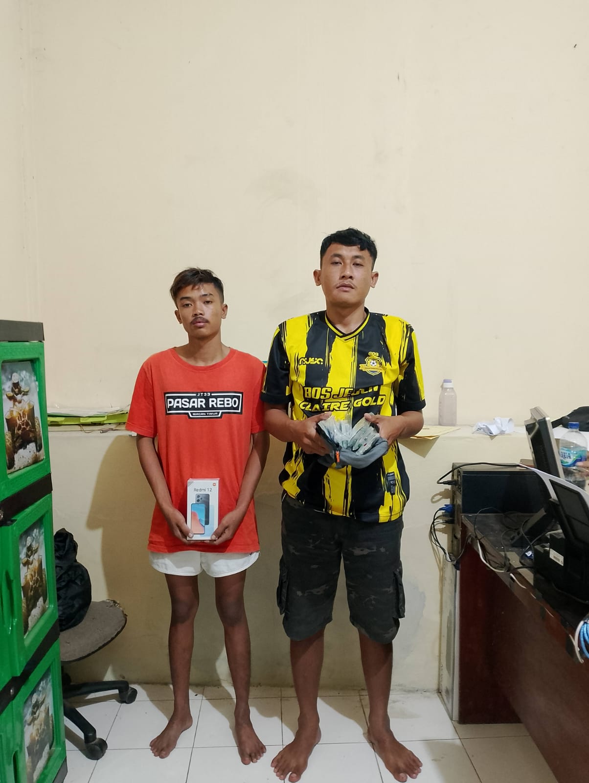 Polsek Cariu Berhasil Amankan 2  orang laki-laki yang diduga mengambil Satu buah HP Merk Siomi jenis Readmi 12