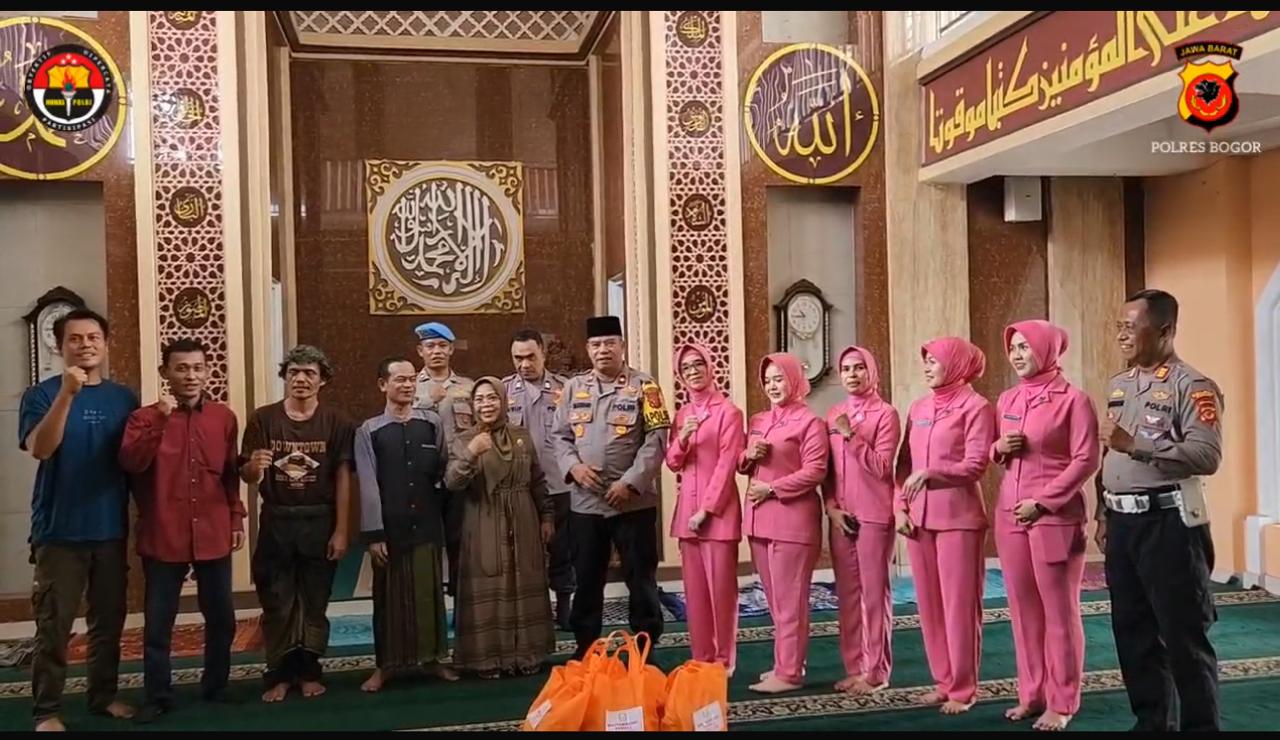 Polsek Cibungbulang Bersama Bhayangkari Dalam Rangka Menyambut HUT Bhayangkara ke – 78 1 Juli 2024, Melaksanakan Sholat Dzuhur Berjamaah Gelar Bhakti Religi