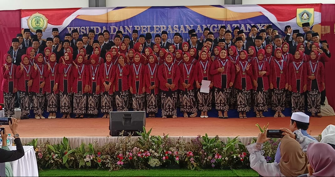Yayasan Pendidikan SMP Ibnu Syina Cileungsi Adakan Acara Wisuda Pelepasan Angkatan XII dan Kenaikan Kelas 7 dan 8 Tahun Ajaran 2023-2024