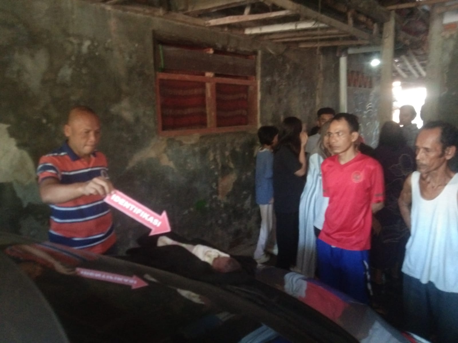 Polsek Cariu Bersama Instansi Terkait Lakukan Olah TKP Terkait Adanya Penemuan Bayi Yang Sudah Meninggal di Tempat Parkir Rumah Hj. Ijah, Bogor