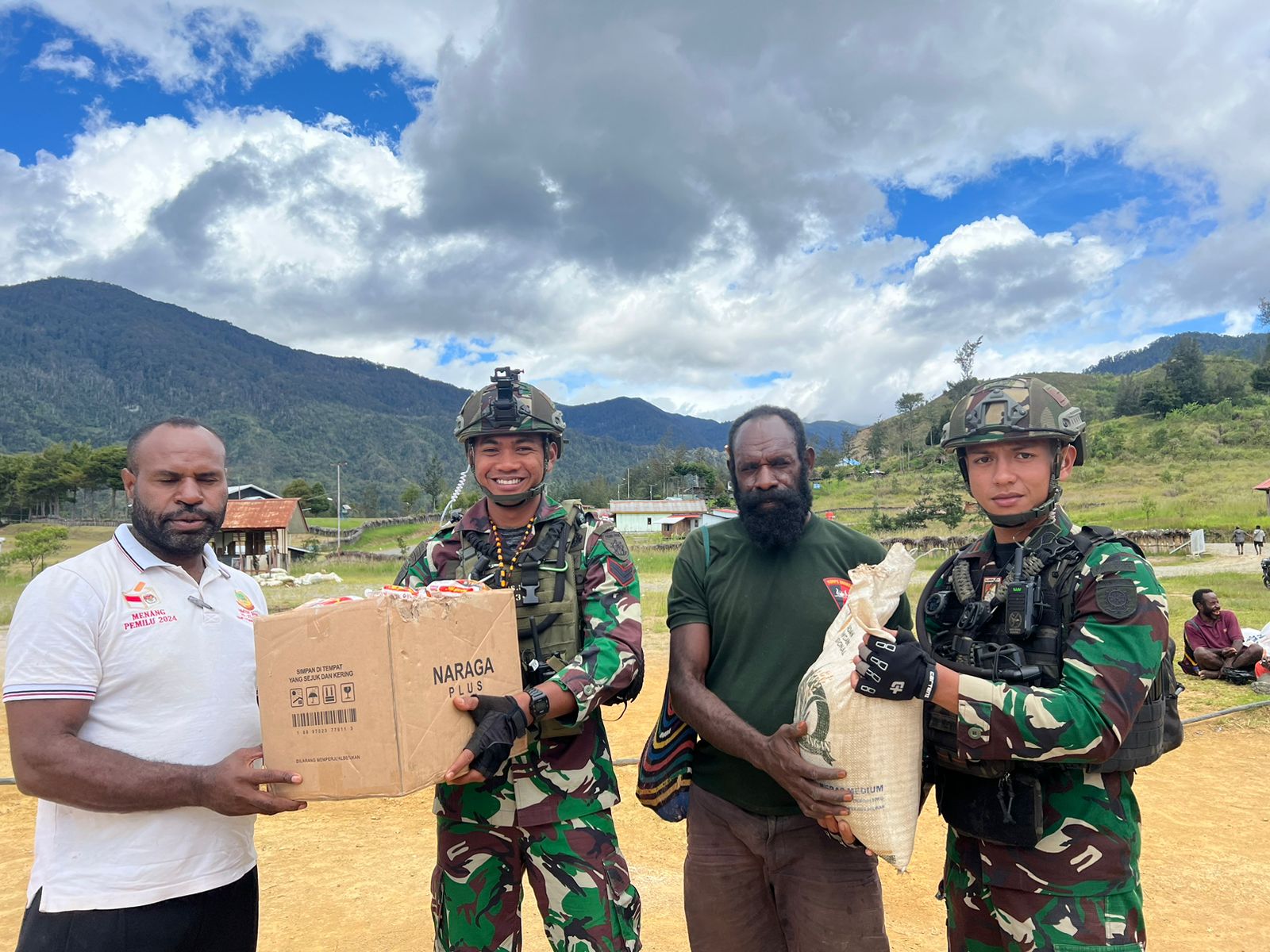 Berikan Santunan Sembako, Satgas Tni Berempati Kunjungi Warga Gome