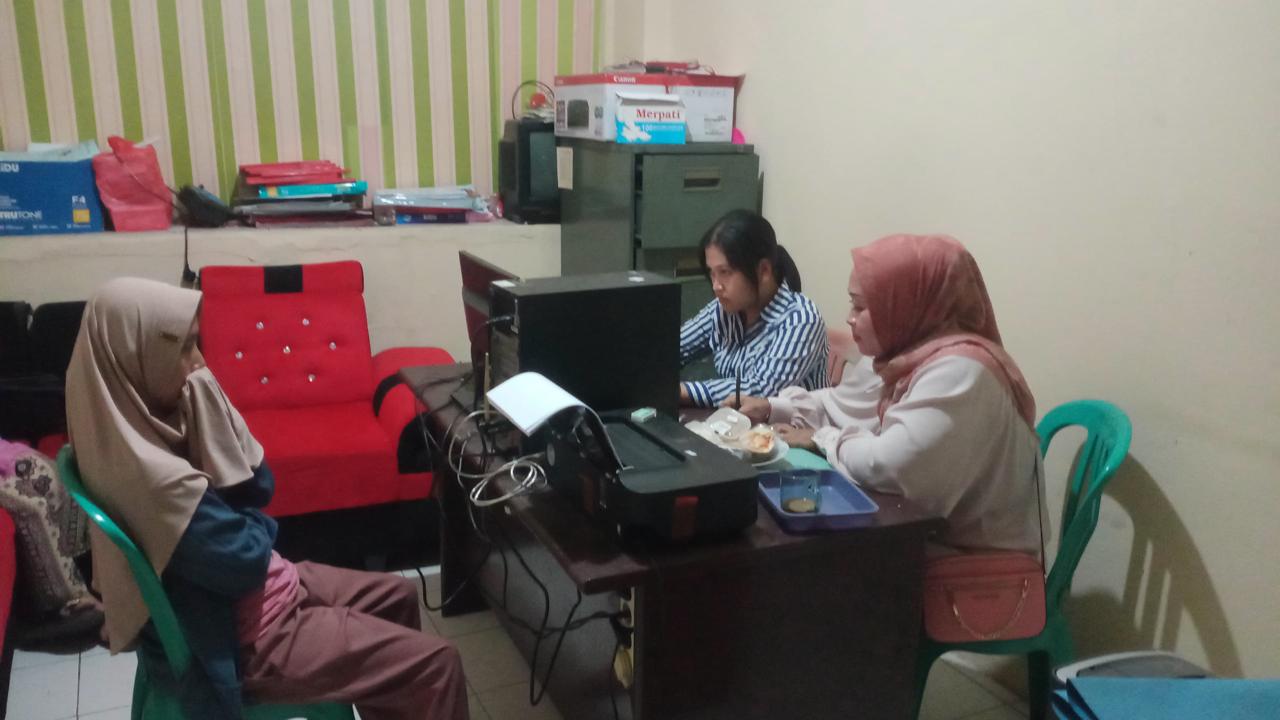 Kurang dari 1X24 Jam Polsek Cariu Berhasil Ungkap Pelaku Yang Diduga Ibu Pembuang Bayi Yang Baru Di Lahirkan Yang Dibuang Di Tempat Parkir Rumah Hi. Ijah