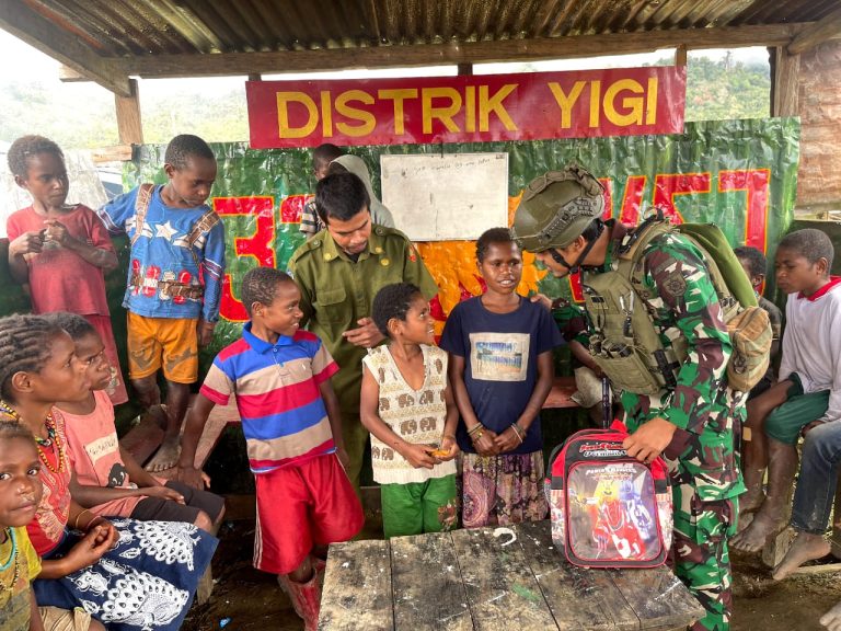 Satgas Tni Peduli Melalui Papua Pintar bagi Anak-anak Yigi