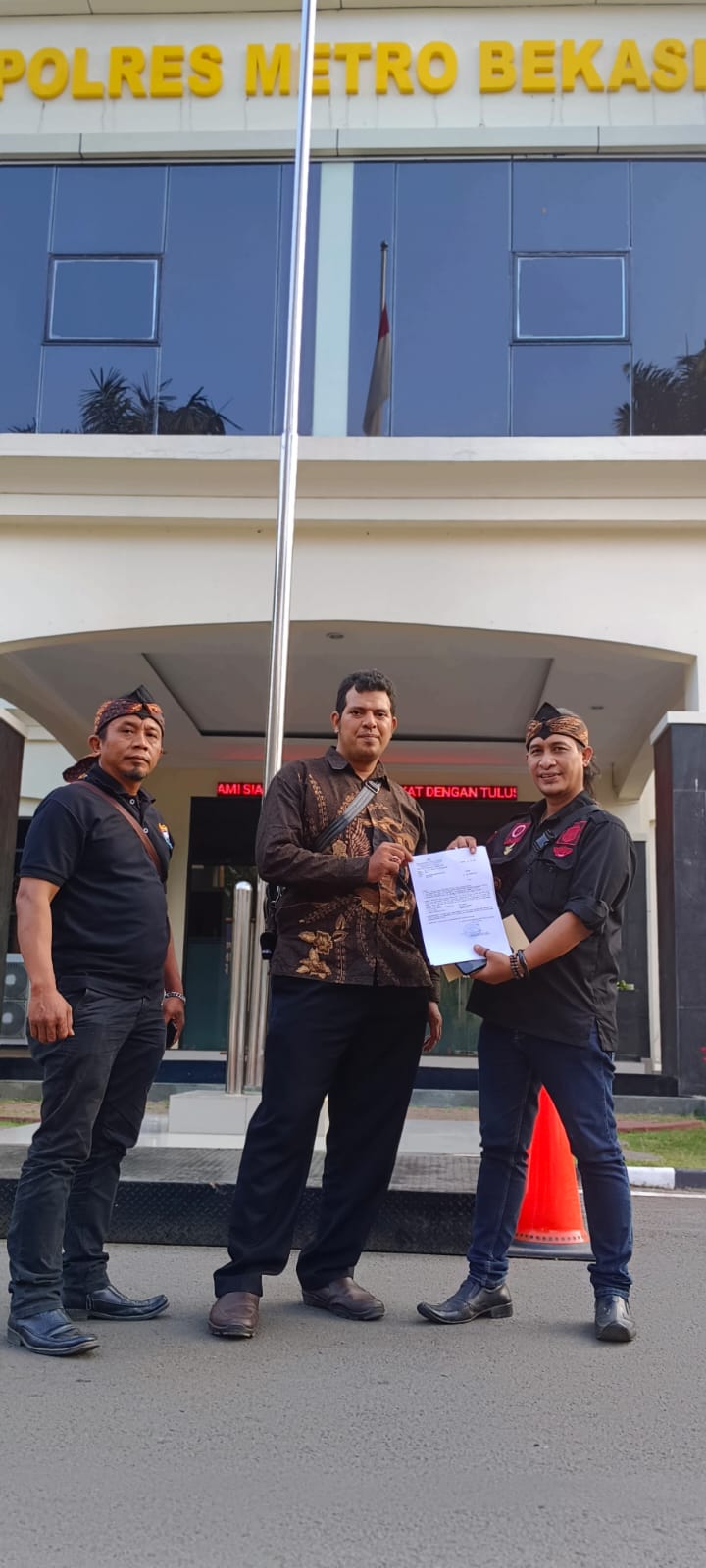 Debt Collektor PT.BFI Finance di Cikarang Rampas Paksa Kendaraan Debitur Nurwiyono Alias Deva Limbad warga Blitar Lapor Polisi