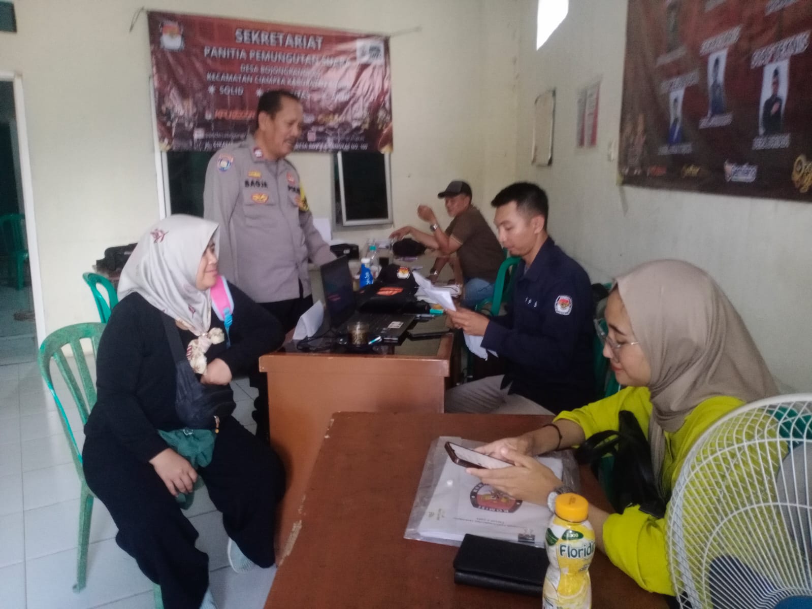 Bhabinkamtibmas Wilayah Hukum Polsek Ciampea Sambang Warga Berikan Pesan Kamtibmas.