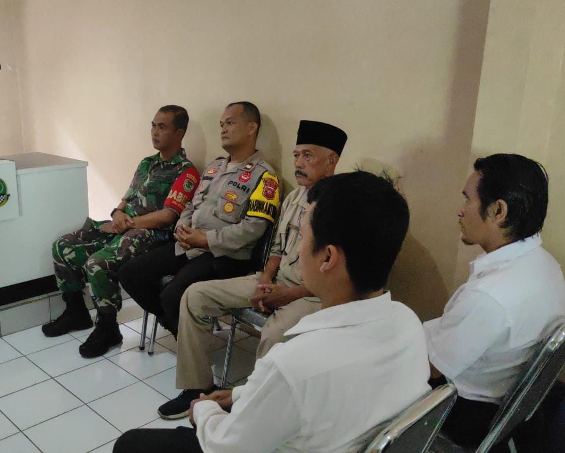 Sinergitas TNI Polri Wilayah Hukum Polsek Cijeruk Sambang Desa Beri Himbauan Warga Binaan Dan Ajak Jaga Kondusifitas Wilayah