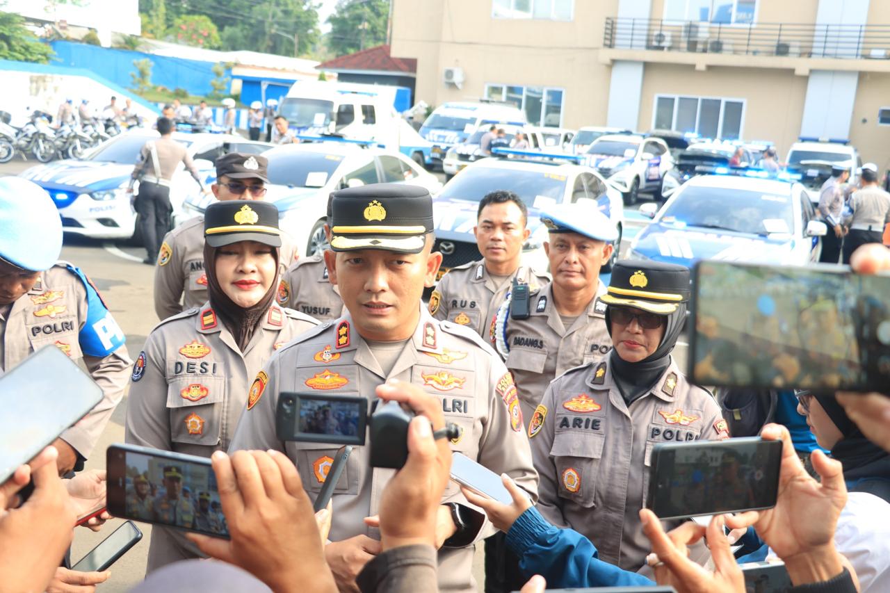 JELANG PILKADA MANTAP PRAJA 2024 KAPOLRES BOGOR LAKUKAN APEL PENGECEKAN KENDARAAN DINAS POLRES BOGOR