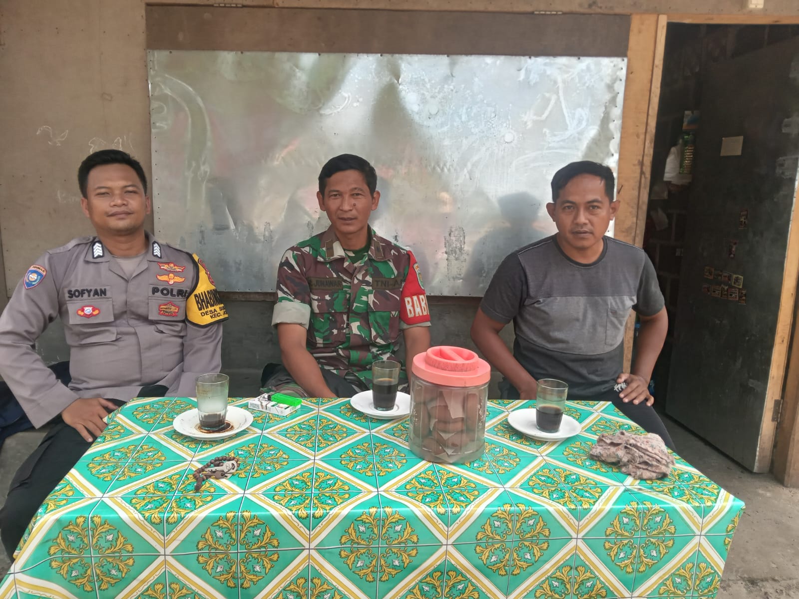 SINERGITAS TNI POLRI WILAYAH HUKUM POLSEK JONGGOL SAMBANG WARGA BINAAN DESA SUKAMANAH BERI HIMBAUAN KAMTIBMAS.