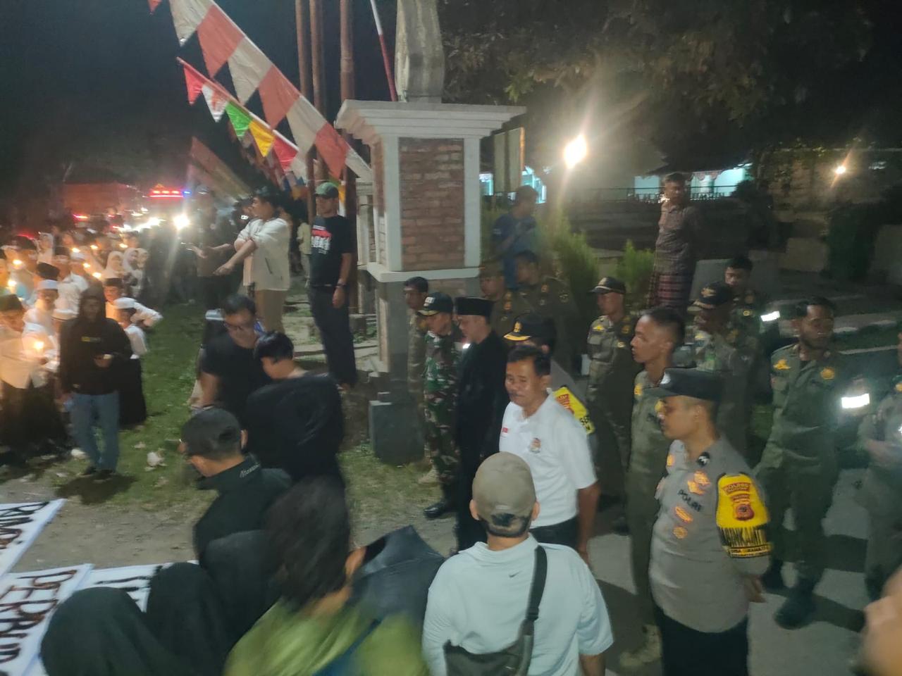 POLSEK RUMPIN BERSAMA INSTANSI TERKAIT LAKUKAN PENGAMANAN ADNAYA AKSI SOLIDARITAS WARGA RUMPIN TERKAIT PERISTIWA KORBAN 2 PELAJAR DI KANTOR KECANATAN RUMPIN
