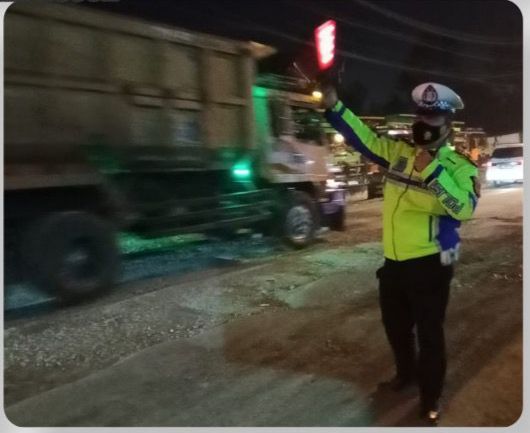 POLSEK PARUNG PANJANG GIAT GATUR DALAM RANGKA MOBILITASI TINDAK LANJUT ADUAN MASAYARAKAT TERKAIT KEMACETAN DAN MENEKAN TINDAKAN KRIMINALITAS JALANAN DI MALAM HARI SAMPAI DINI HARI