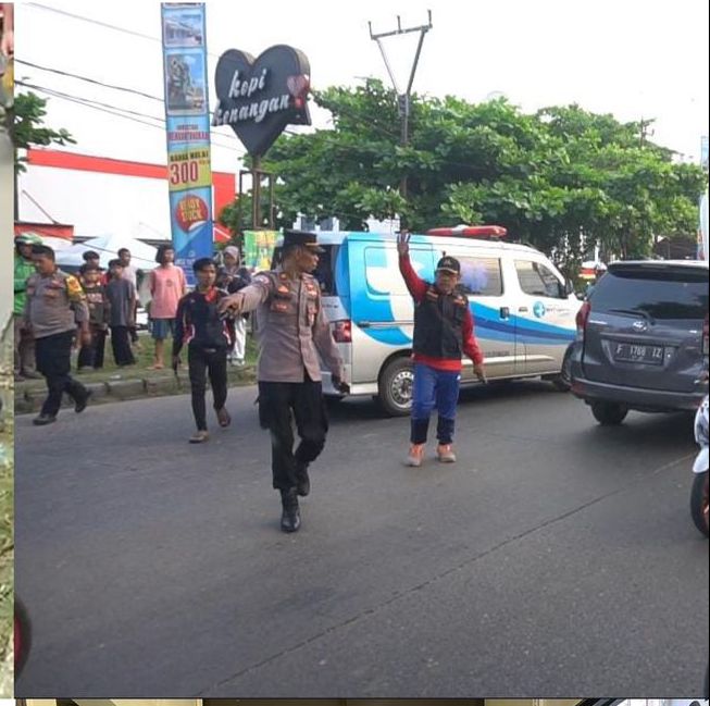 POLSEK CILEUNGSI CEK TKP ADANYA ORANG TERGELETAK DI PINGGIR JALAN