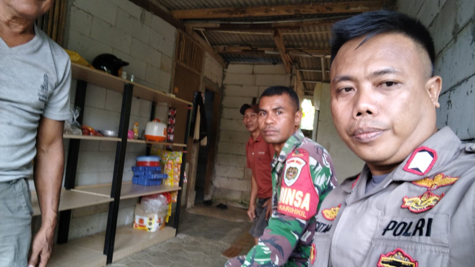 Sinergitas TNI POLRI wilayah hukum polsek parung sambang warga beri himbauan kamtibmas dan ajak jaga kondusifitas.