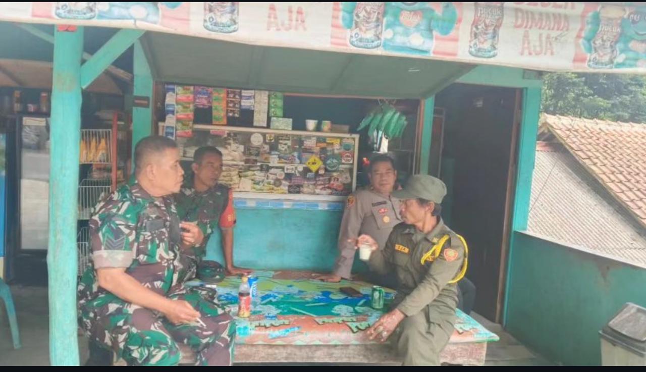 Kapolsek Cibungbulang Turun Langsung Bersama Anggota Koramil Dan Anggota Linmas Silaturahmi Bersinergi Dengan Tokoh Warga Masyarakat, Sampaikan Pesan Kamtibmas