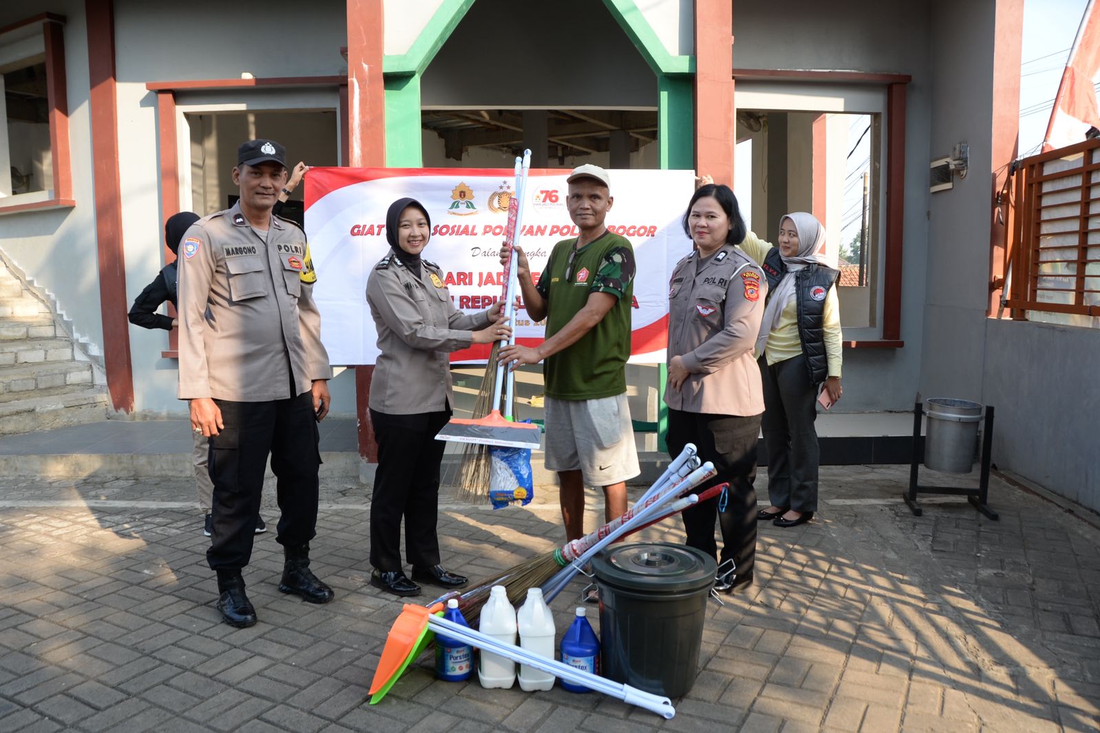 POLWAN POLRES BOGOR ADAKAN GIAT BAKTI SOSIAL BAKTU RELIGI DALAM RANGKA MENYAMBUT HUT POLWAN KE 76 TH TEPAT TGL 1 SEPTEMBER 2024 MENDATANG