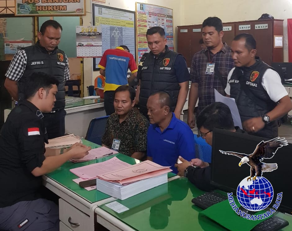 Kapolsek Tanah Jawa Razia Kafe Buka Larut Malam, Tegaskan Komitmen Cegah Praktik Prostitusi dan Pesta Miras