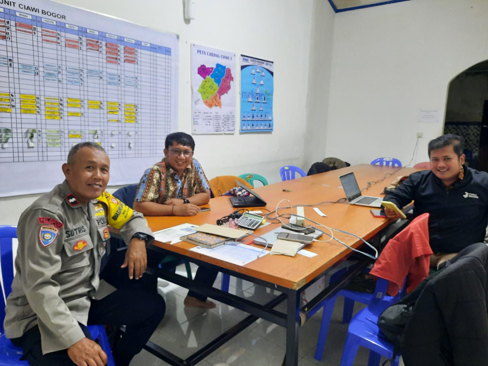 BHABINKAMTIBMAS DESA BITUNGSARI WILAYAH HUKUM POLSEK CWI MELAKSANAKAN SAMBANG WARGA DAN BERIKAN PESAN KAMTIBMAS.