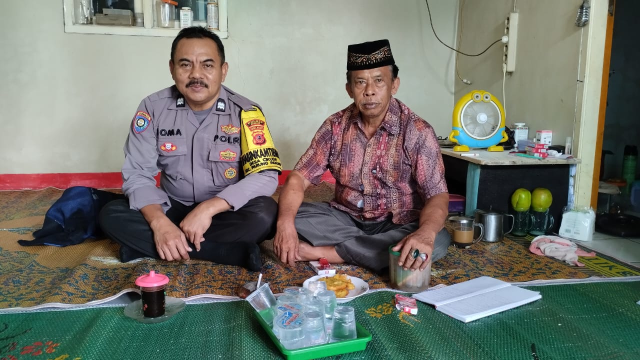 Bhabinkamtibmas Wilayah Hukum Polsek Parungpanjang Sambang Warga Berikan Pesan Kamtibmas.