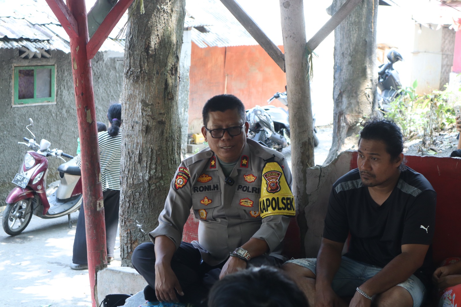 Digegerkan dengan Penemuan Makam Palsu, Kapolsek Palabuhanratu Bersama Kepala Desa Citepus Tegaskan untuk Melapor Jika Ada Kejadian Serupa