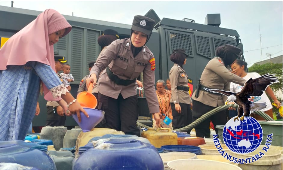 HUT Polwan ke-76, Polresta Bandar Lampung Salurkan Bantuan Air Bersih untuk Warga Way Laga