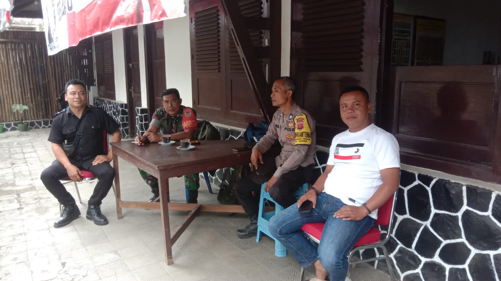 Sinergitas TNI  Polri Polsek Cisarua Melaksanakan Kegiatan Sambang Warga Binaan