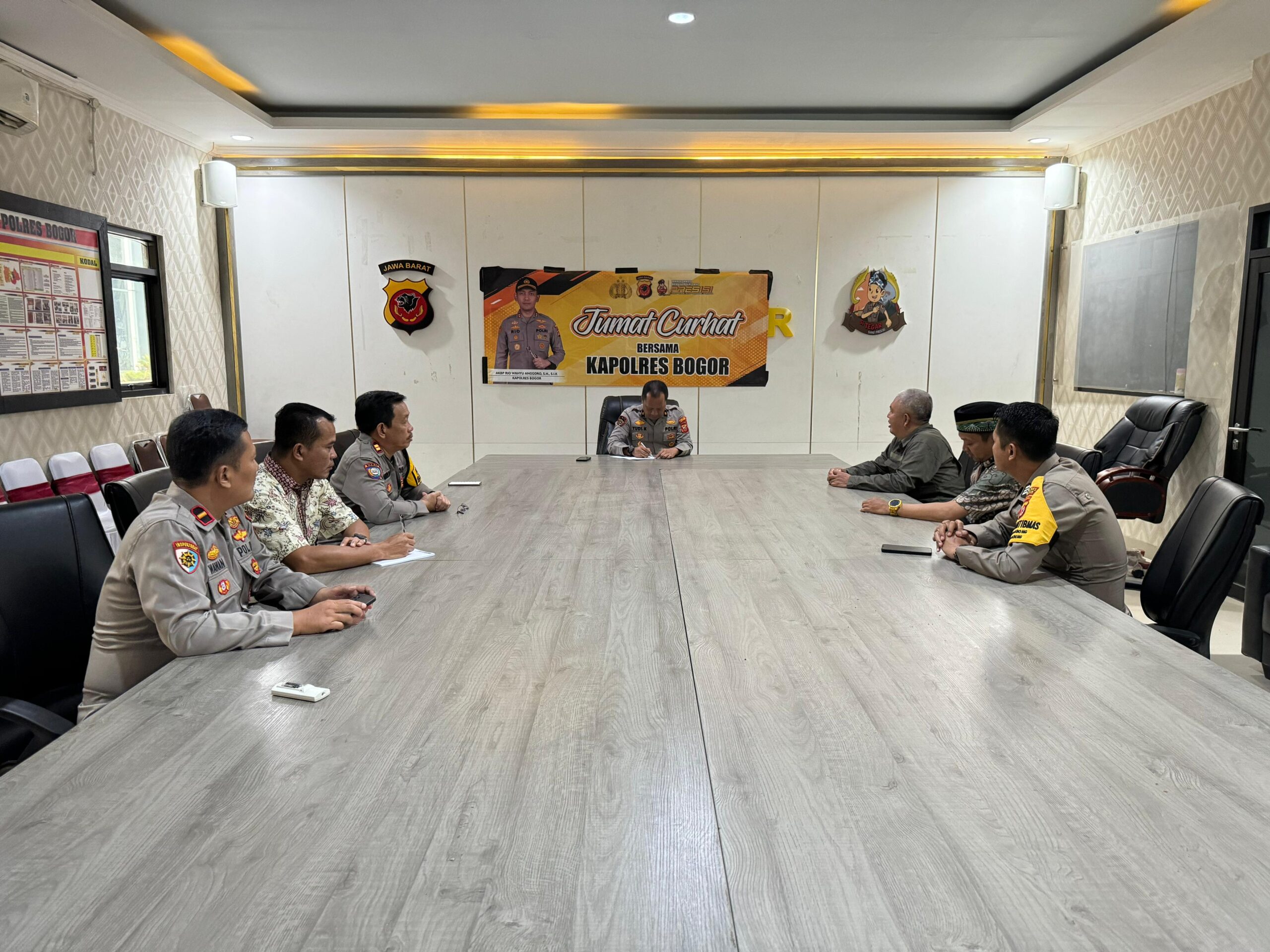 Polres Bogor Gelar Jumat Curhat Warga Sampaikan Keluh Kesah Masyarakat Terkait Kenakalan Remaja Dan Lalu Lintas Yang Terhambat