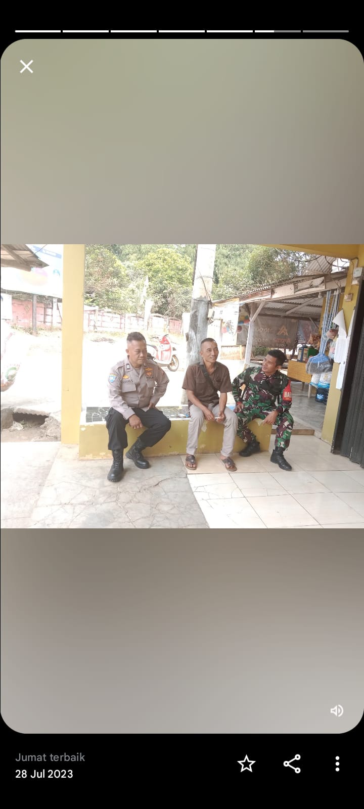 Sinergitas TNI POLRI wilayah hukum POLSEK TENJO Desa CILAKU SAMBANG warga beri himbauan KAMTIBMAS kepada warga desa binaan.