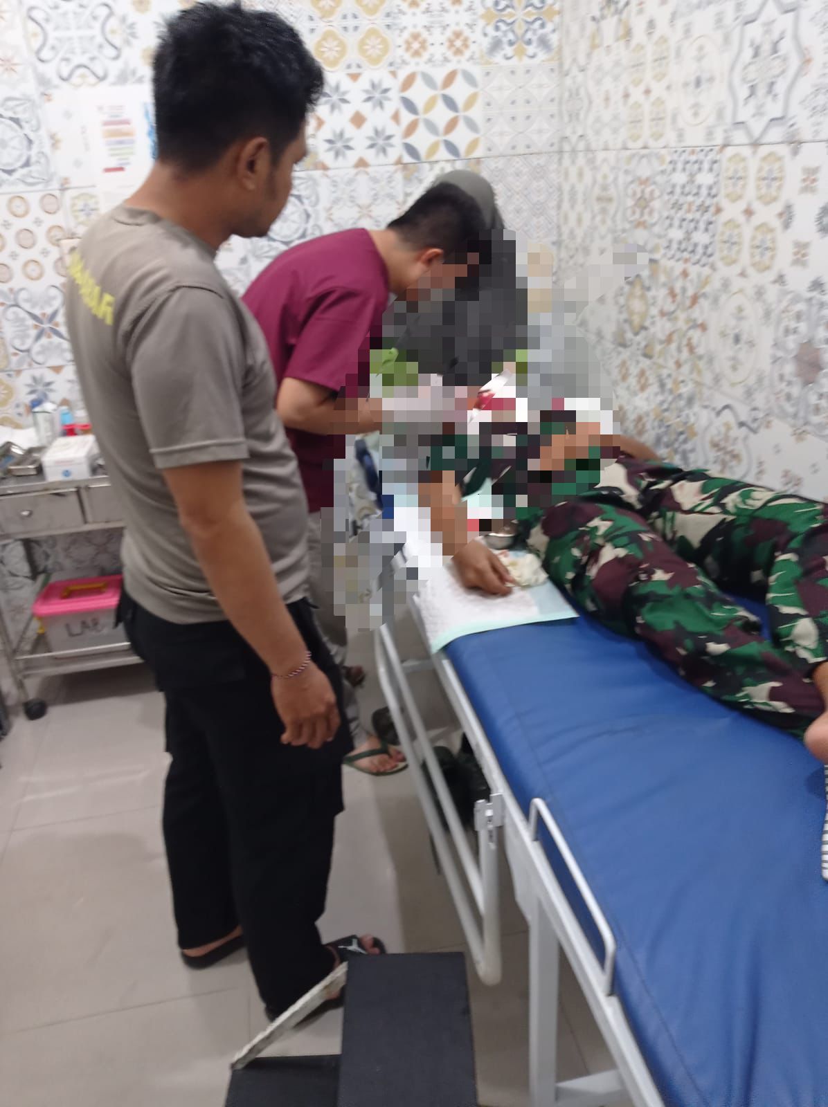 Polsek Ciomas Bersama Unit Laka Lantas Cek TKP dan Evakuasi Korban Pembacokan Anggota TNI Dilakukan Oleh Geng Motor