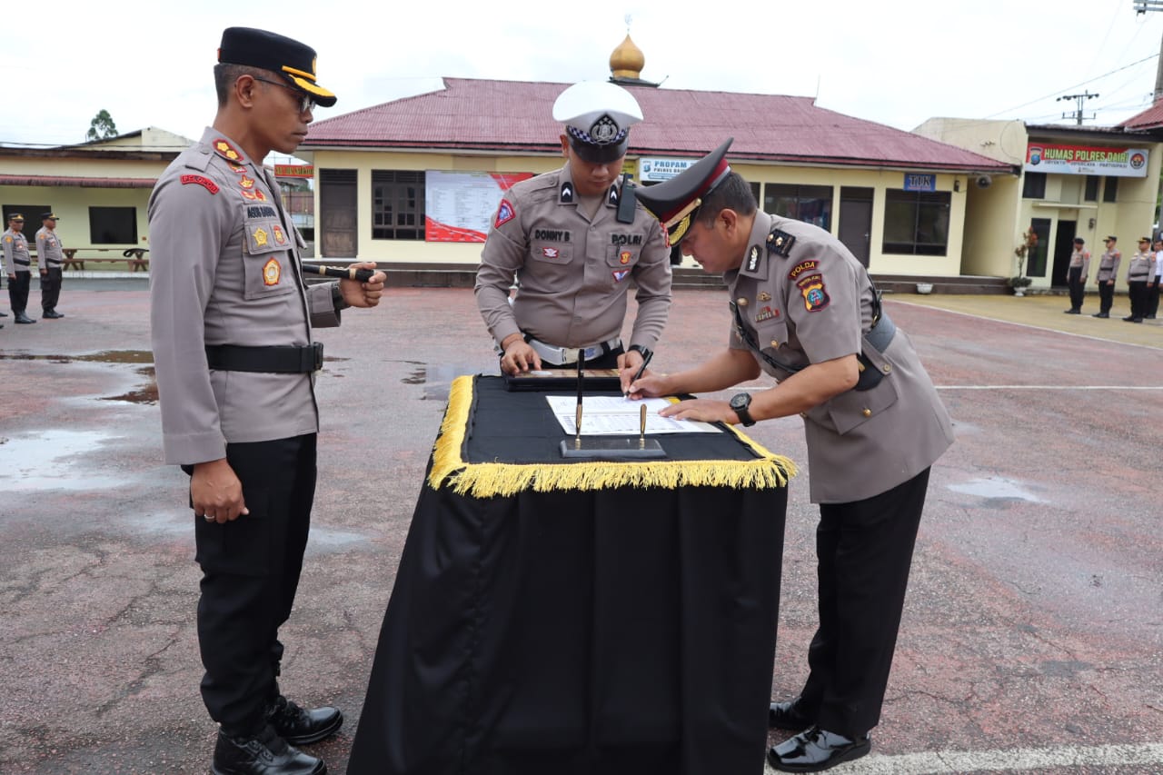 AKBP Agus Bahari Pimpin Apel Sertijab di Polres Dairi