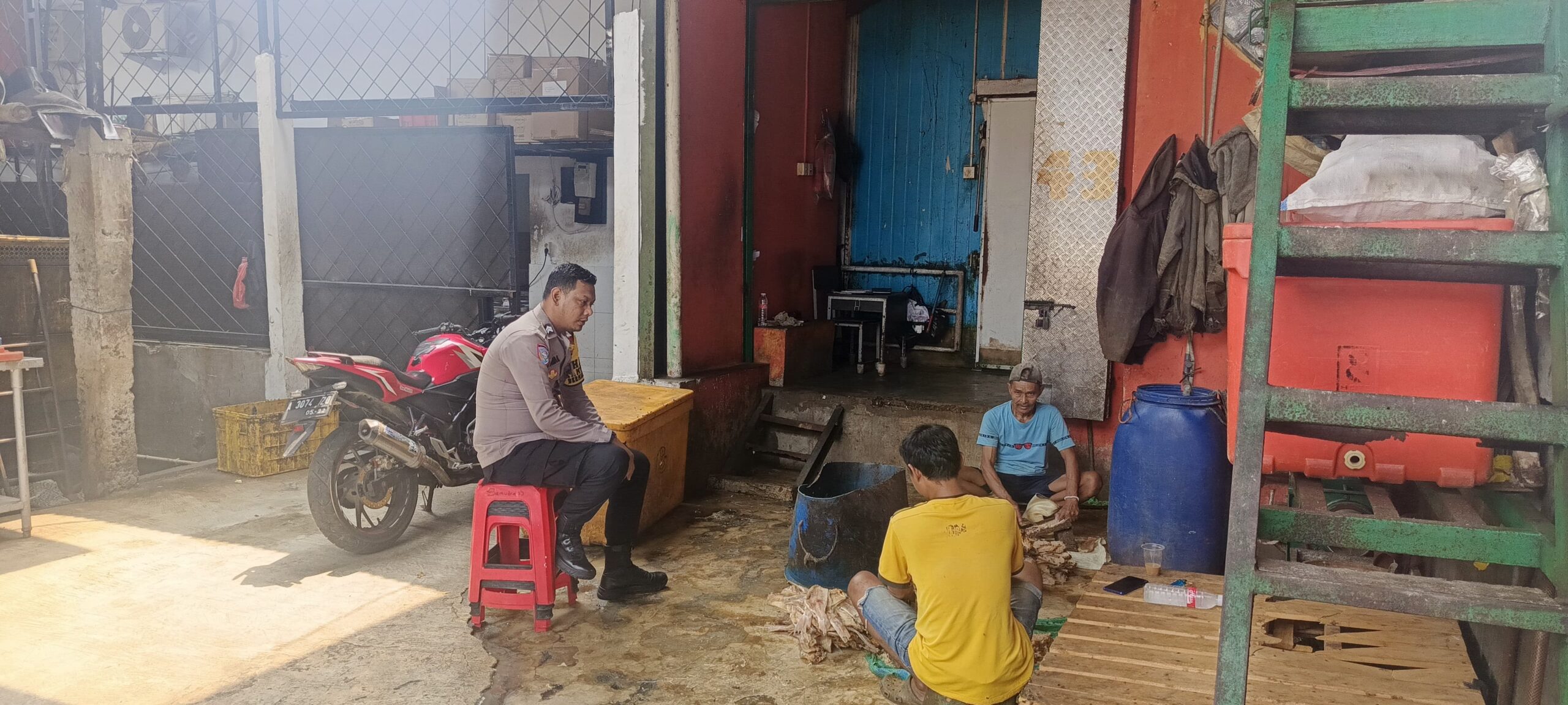 Sambang Bhabinkamtibmas Polsek Muara Baru Wujudkan Pilkada Aman