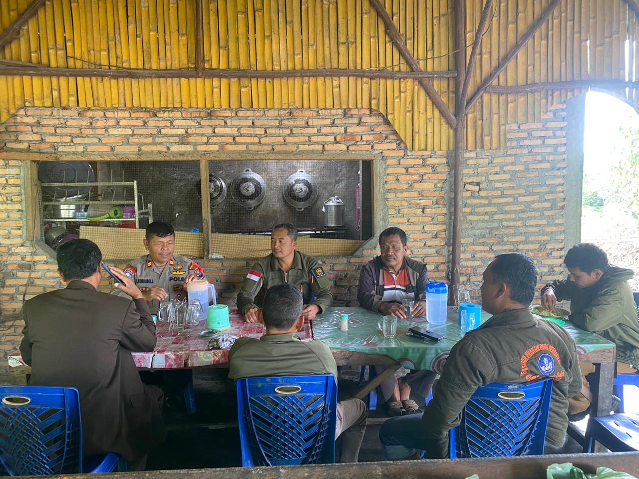 Kapolsek Parbuluan bersama angggota Polsek lakukan Cooling System dalam rangka Pilkada serentak 2024, ciptakan Hatkamtibmas aman tertib dan Kondusif